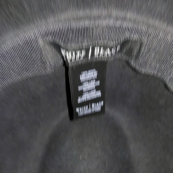 BLACK WHITE HOUSE BLACK MARKET BLACK FLEAT. HAT - Picture 6 of 8